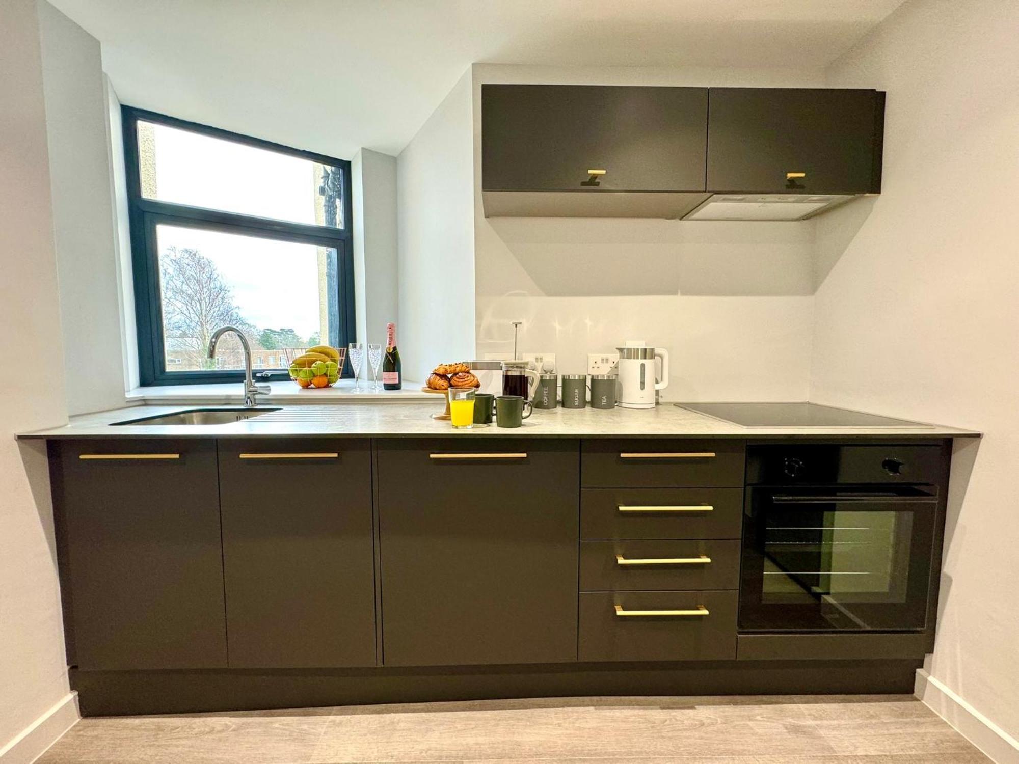 Amazing Large 3 Bedroom Apartment - Sleeps 8! ボーンマス エクステリア 写真