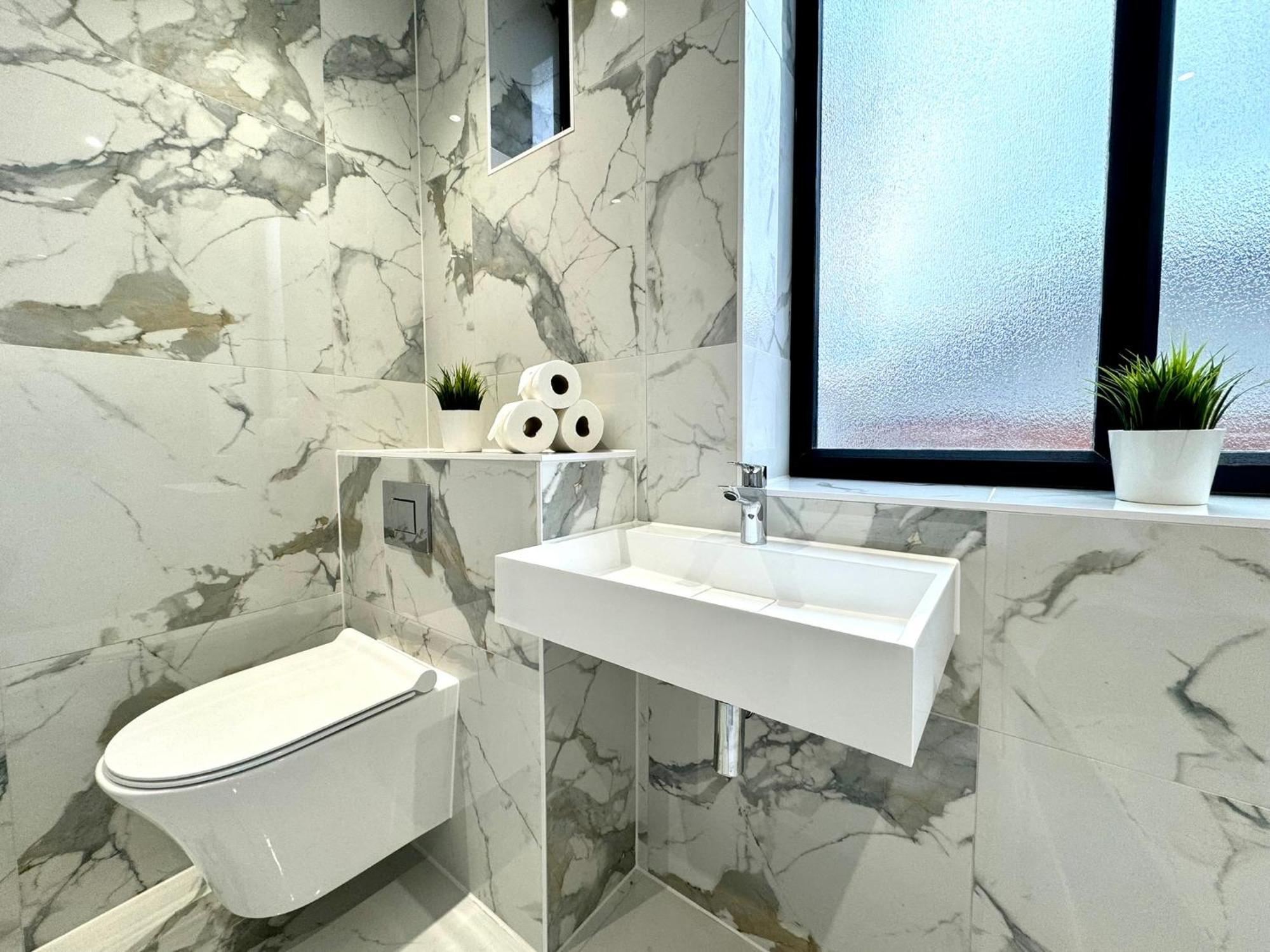 Amazing Large 3 Bedroom Apartment - Sleeps 8! ボーンマス エクステリア 写真